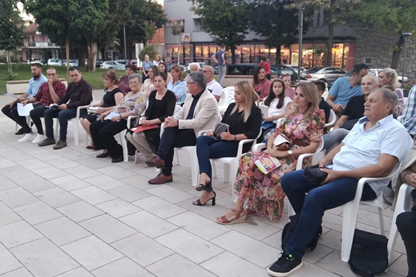 9c0bddf912732cc7447557f8dc6fe6b6_XL