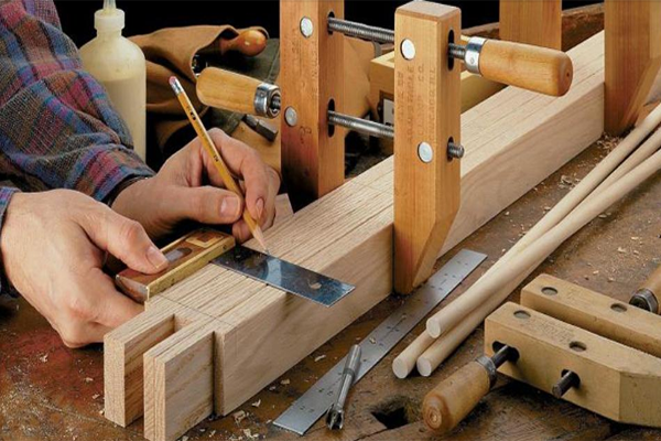 Screenshot-2021-09-18-at-10-18-38-Iz-hercegovacke-skole-skole-izisli-prvi-stolari-i-odmah-dobili-posao