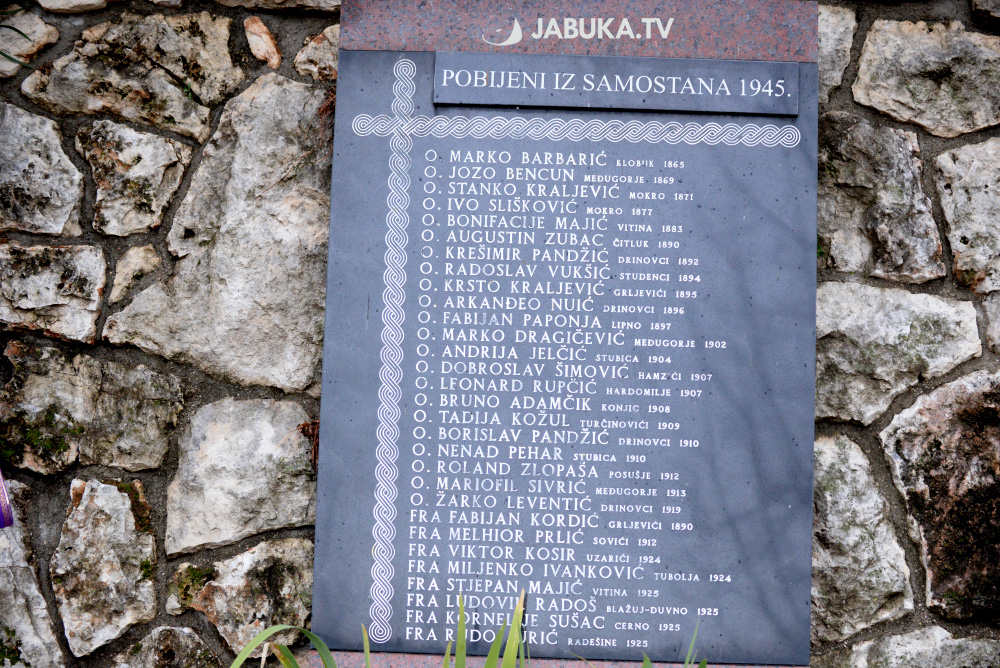 dan-sjecanja-na-pobijene-franjevce-siroki-brijeg-ploca-pobijenih