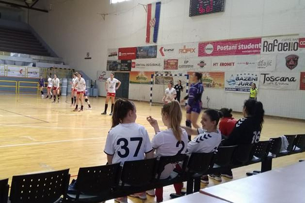 a0785f2db67888620e7a519f1d33e9b0_XL