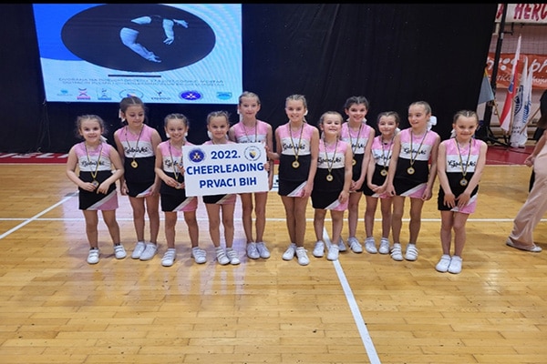 ef6a5694b41f414e89f337f41ba8e32d_XL