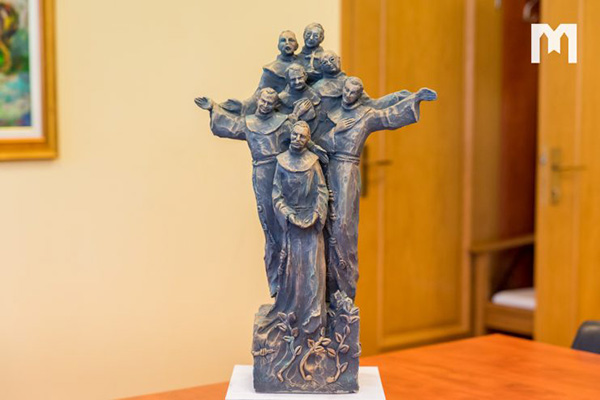 maketaspomenikapobijenimfratrima1-741x486-1