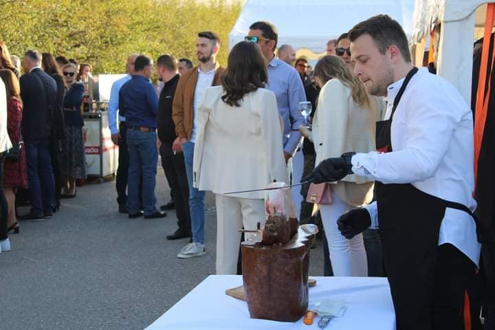 279576287_10225250109816305_6709948694650084165_n