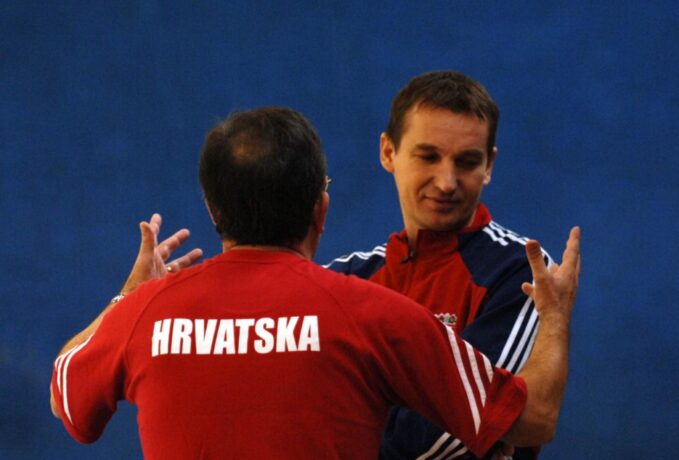 e3745db3fc8ec3b25a6c2db92aa06407_L1