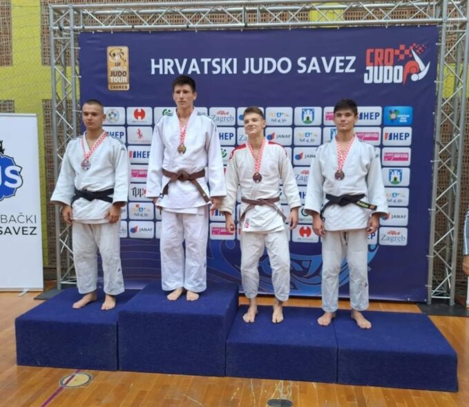 e787892c02a0ef348411099725584cf6_L1