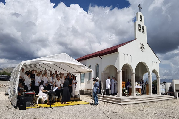 zbor-i-crkva-1536x698-1