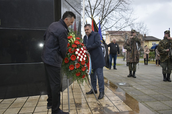 FOTO Svečano obilježen Dan branitelja grada Ljubuškog i služena sveta misa za sve žrtve ratova FOTO Svečano obilježen Dan branitelja grada Ljubuškog i služena sveta misa za sve žrtve ratova