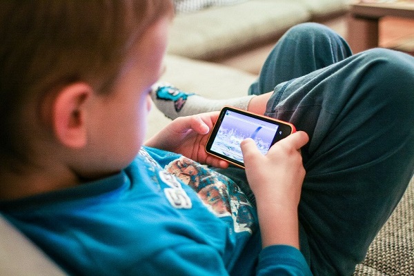 dijete mobitel