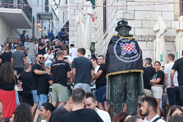 Ivanu kazna od 4 tisuće eura zbog zastave na dan Thompsonovog koncerta Ivanu kazna od 4 tisuće eura zbog zastave na dan Thompsonovog koncerta