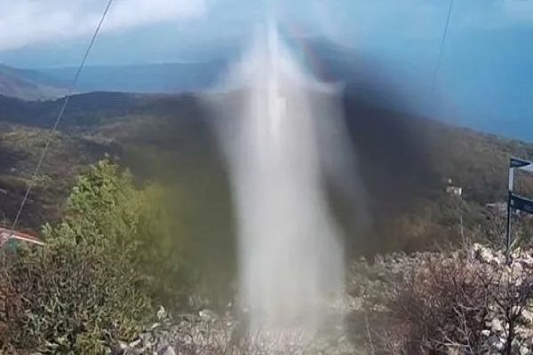 Prizor za pamćenje na vrhu Križnog puta: “Kao da se raširenih ruku spušta na križ” Prizor za pamćenje na vrhu Križnog puta: “Kao da se raširenih ruku spušta na križ”