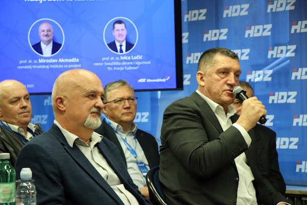 AkmadzaLucic