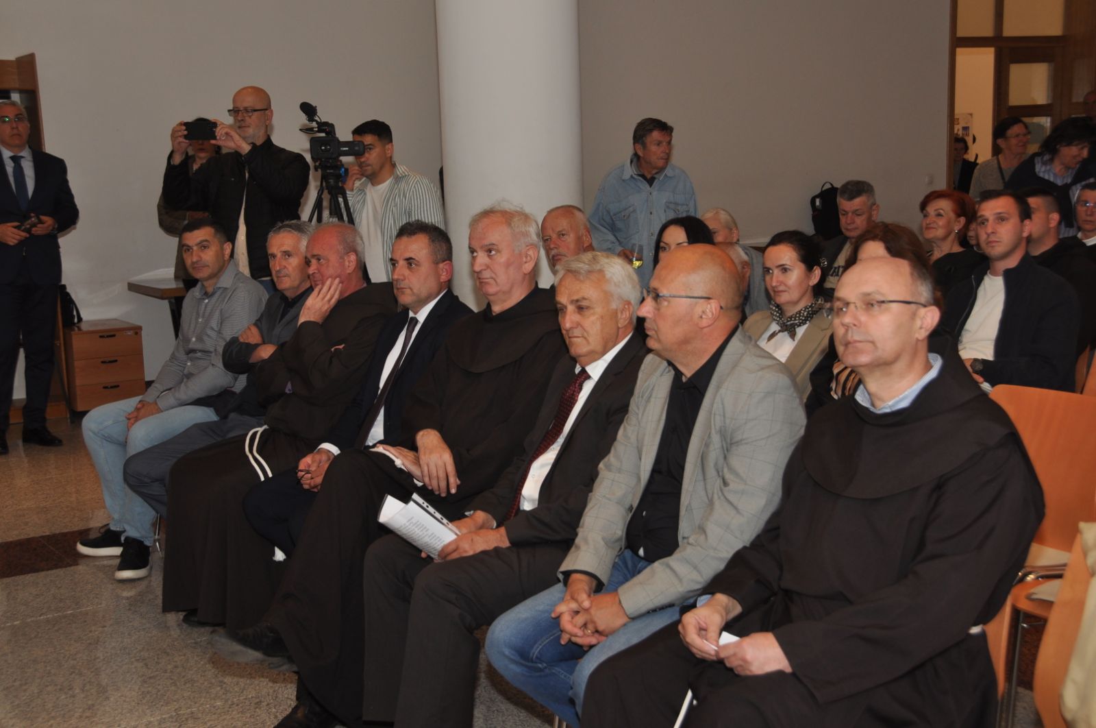 IMG-ab30c2fedc2bfafc0c2ea008ad15a347-V